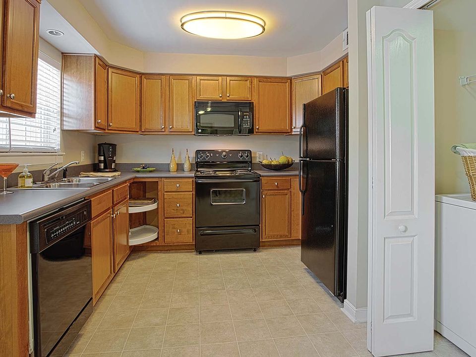 2nd image of 330 Dover Ct