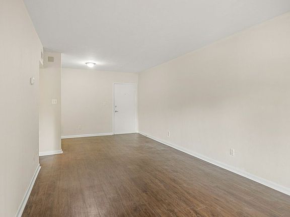 5th image of 302 E Georgia St #2E
