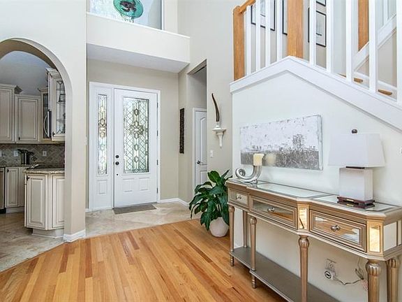4th image of 15303 Sherwood Forest Dr