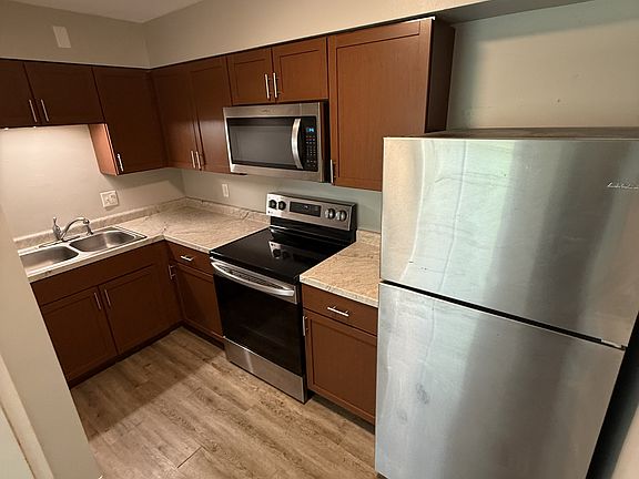 3rd image of 1014-1028 Shagbark Dr #4