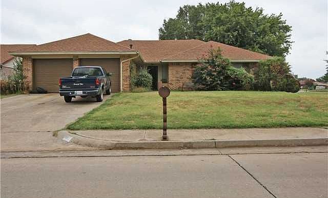 1st image of 813 Royal Ln