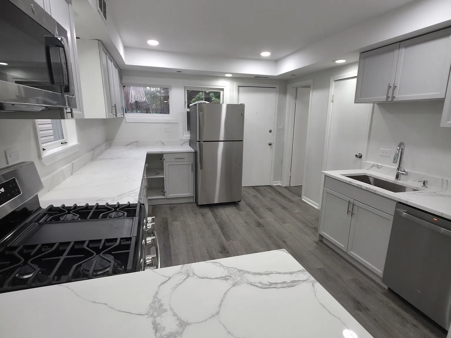 1726 N Sawyer Ave — Photo 1