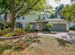 1104 Summit Hills Ln, Naperville, IL 60563