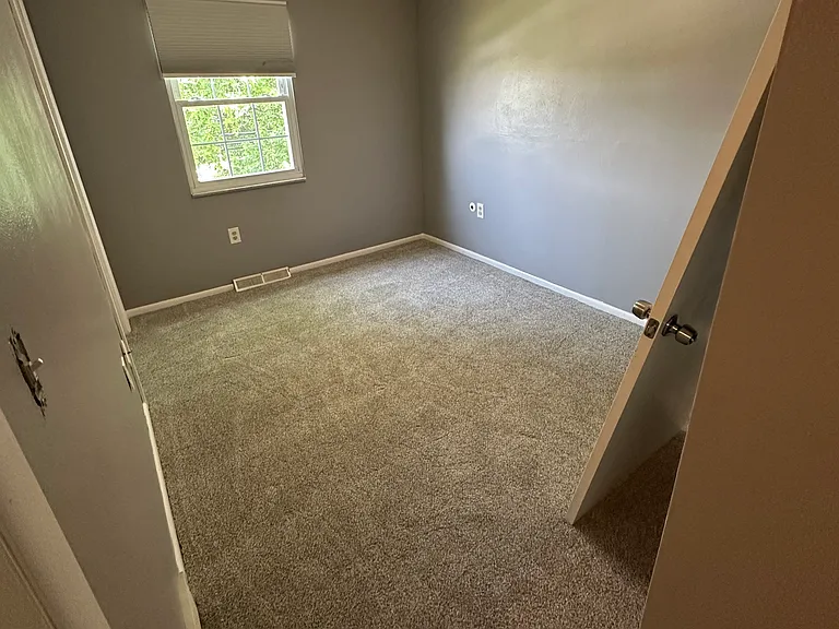 1681 Morris Ave — Photo 8