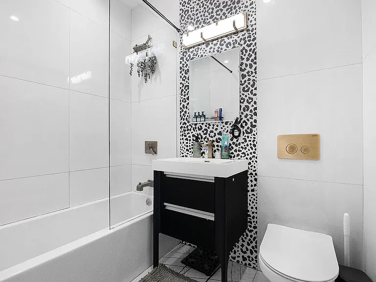 152 Boerum St #3C — Photo 4