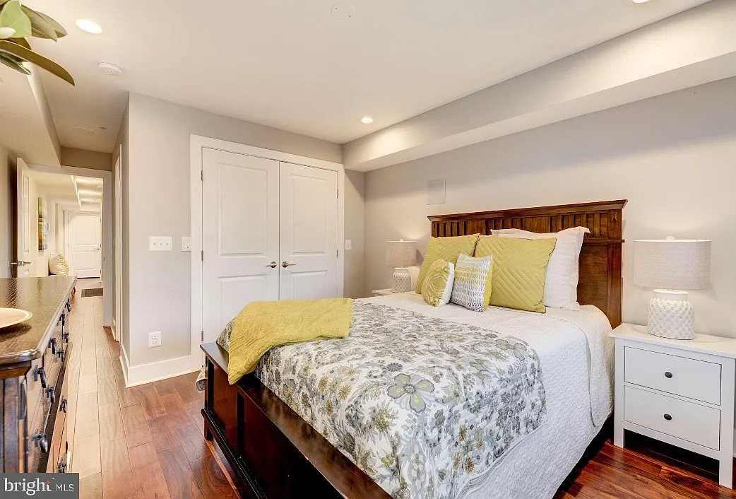 2 bed, 1000 sqft, $2,800 — Photo 4