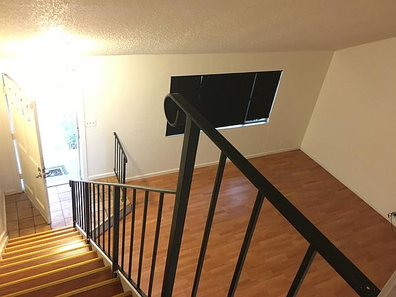 3rd image of 110 Tanglewood Ct