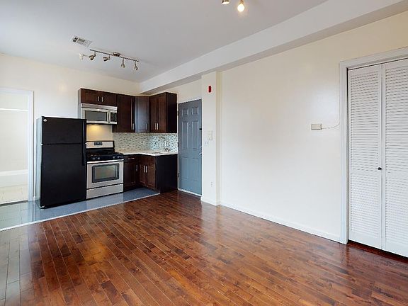 2nd image of 52 Orchard St APT 10