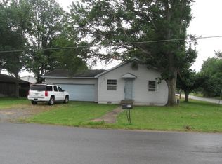 902 E 10th St, Stuttgart, AR 72160