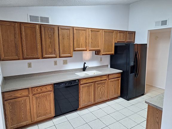 3rd image of 614 W Wescott Dr