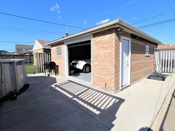 3rd image of 6139 S McVicker Ave