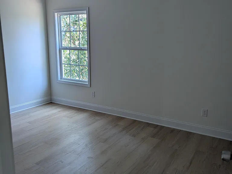 631 N Jones Ave — Photo 8