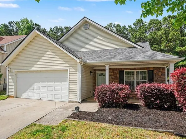 315 Shadowbrooke Cir, Loganville, GA 30052