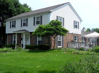 525 Tanglewood Ln, Naperville, IL