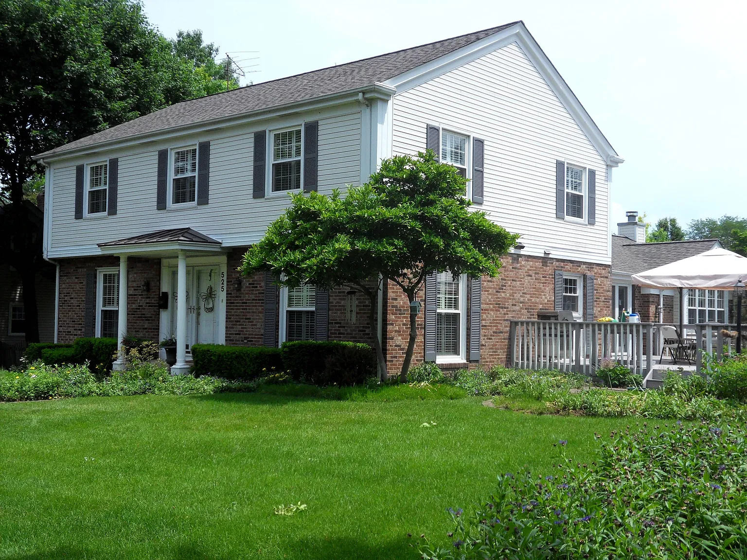525 Tanglewood Ln photo 1