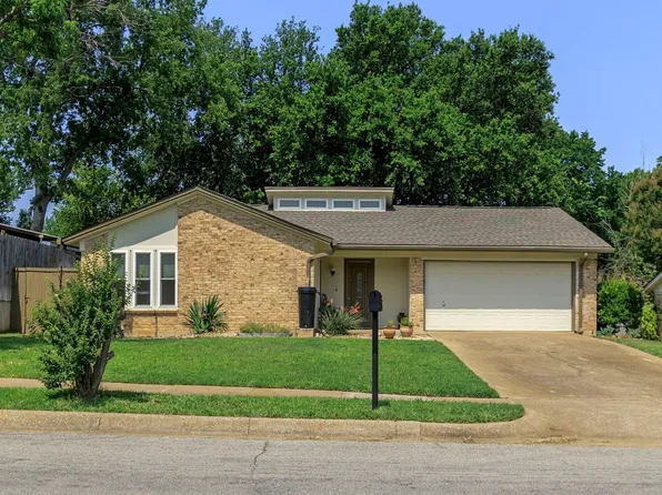 501 Walden Trl, Euless, TX 76039