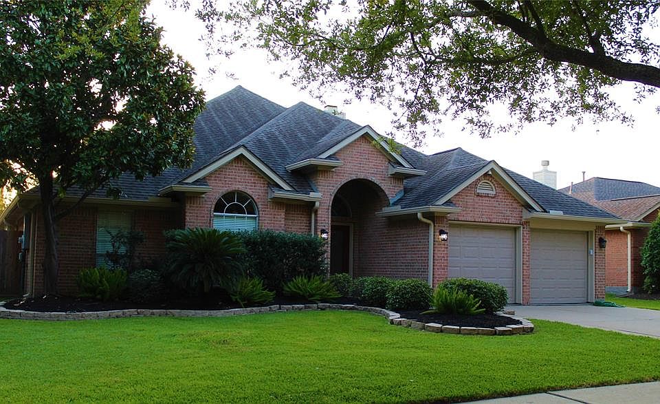 1st image of 136 Crescent Bay Dr