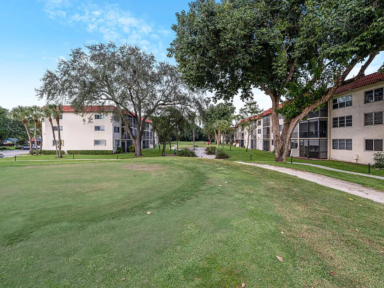 8911 S Hollybrook Blvd #306 — Photo 18