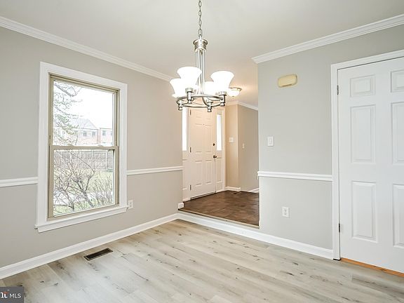 5th image of 10622 Railroad Ct