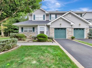42 Willow Wood Dr, East Setauket, NY 11733