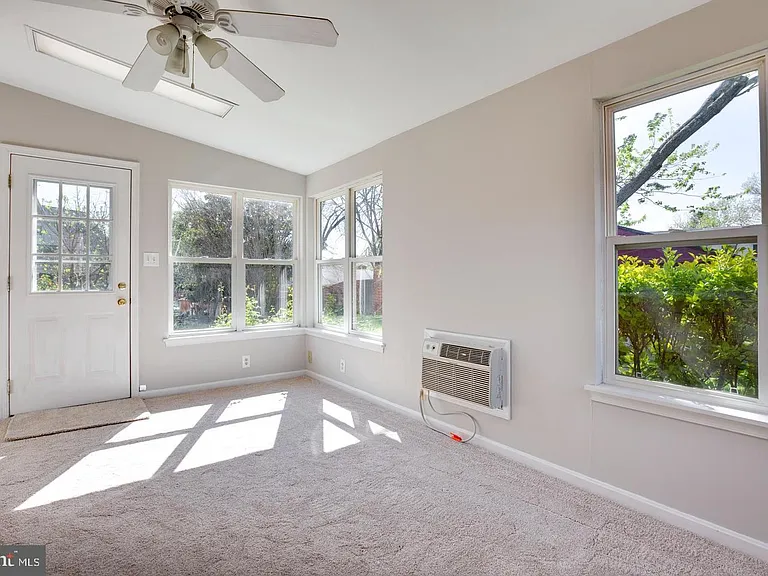 502 N Mansfield St — Photo 15