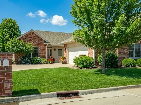 1990 NW 126th St, Clive, IA 50325