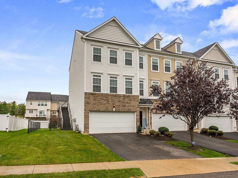 1st image of 7 Roosevelt Dr