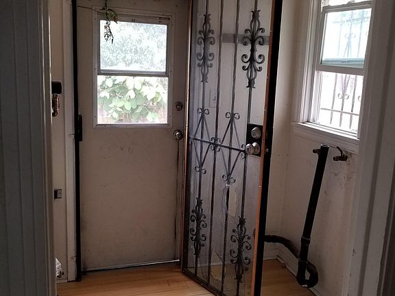 3rd image of 3872 National Ave