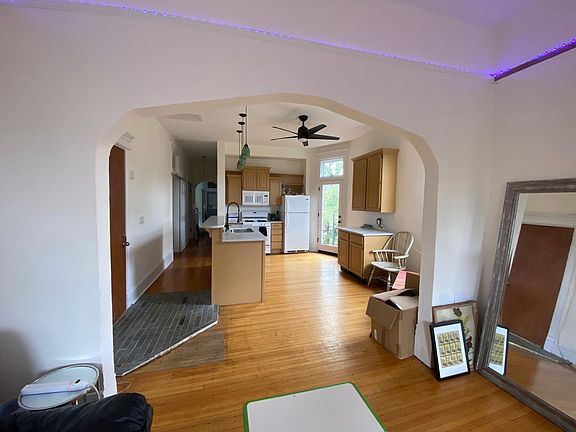 3rd image of 3735 N Sheffield Ave Unit 3