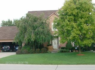 17122 Maple Hill Dr, Northville, MI