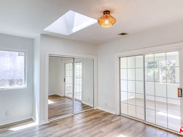 2127 Malcolm Ave — Photo 31