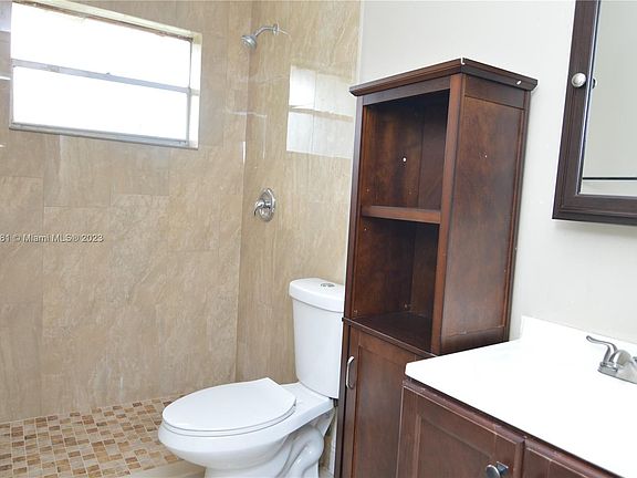 5th image of 1818 SW 22nd St Unit 2