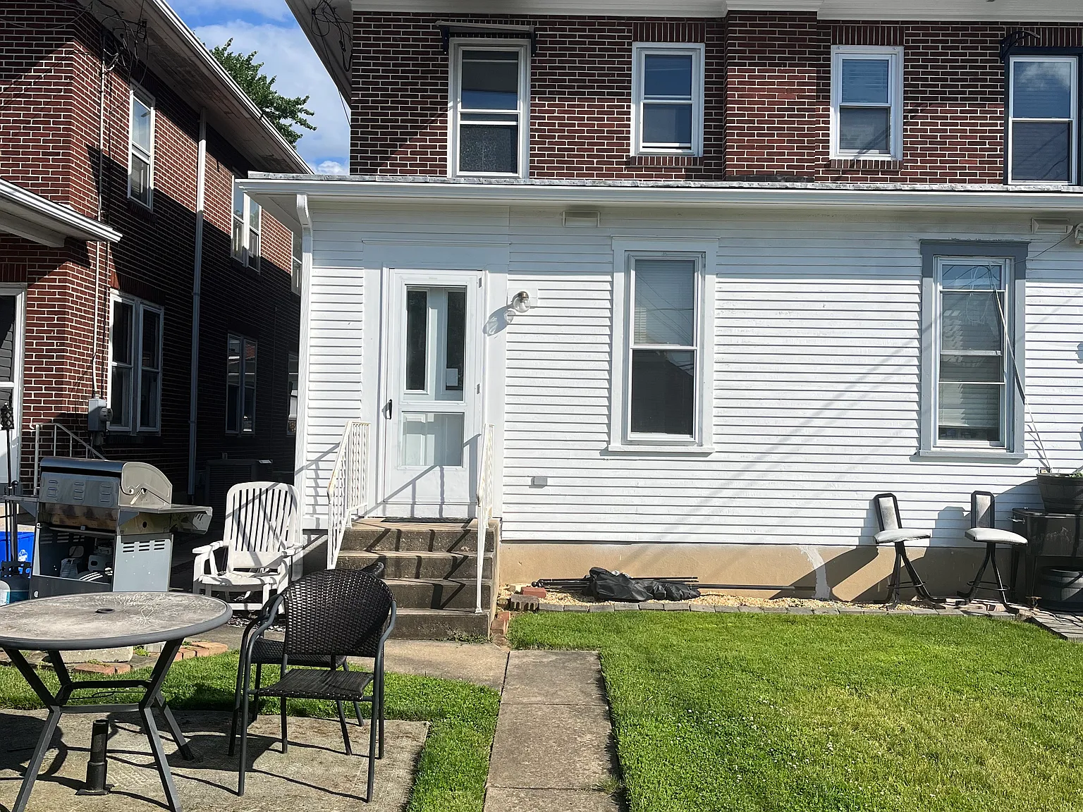 2 bed, 1200 sqft, $1,800 — Photo 1