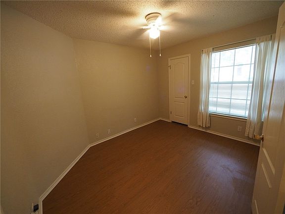 4th image of 3932 Kristencreek Ln