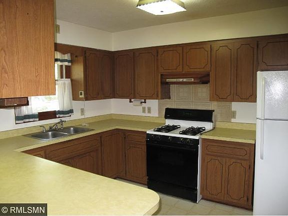 3rd image of 520 River St