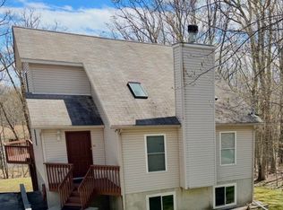 134 Westwood Dr, Dingmans Ferry, PA 18328