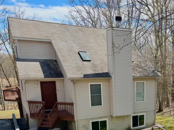 134 Westwood Dr, Dingmans Ferry, PA 18328