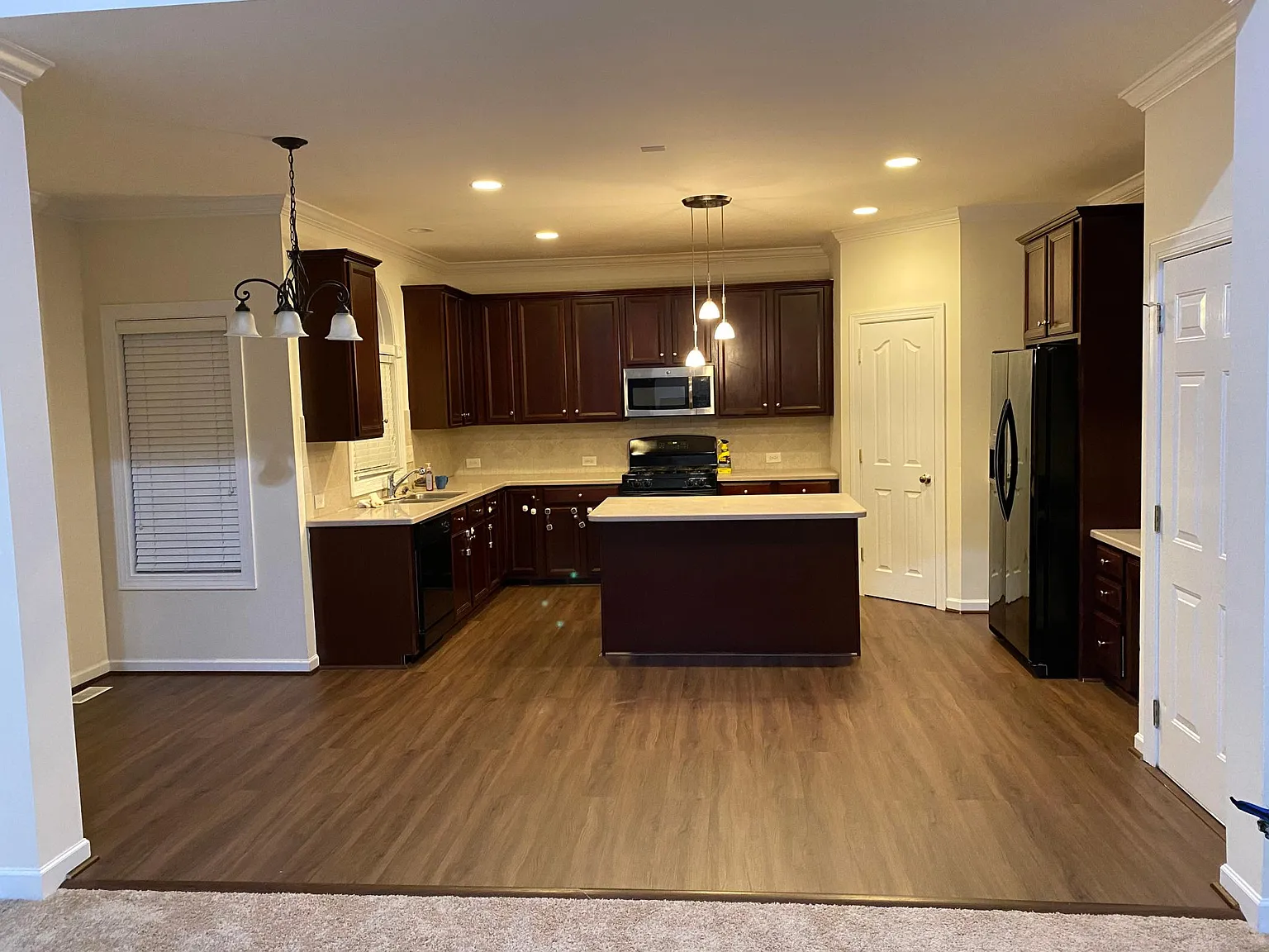 5 bed, 2840 sqft, $2,850 — Photo 3
