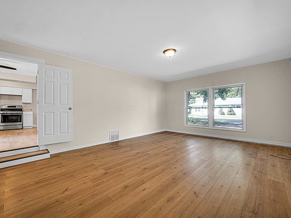 5th image of 16801 Head Ave