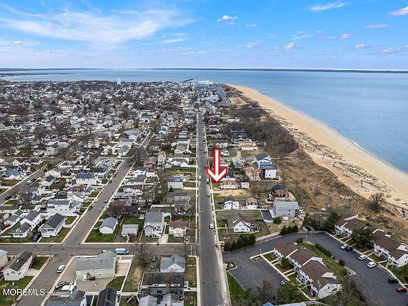3rd image of 133 Shore Boulevard