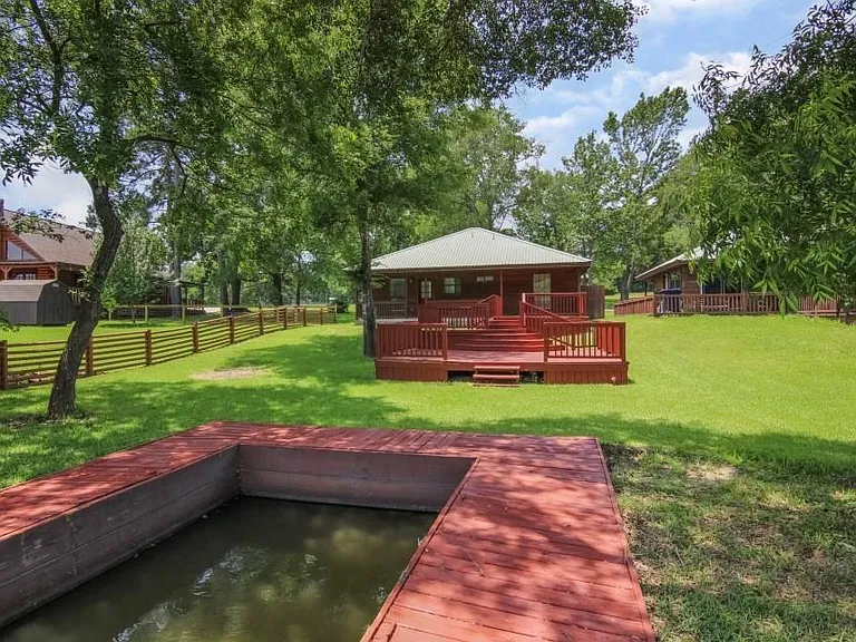 42 Hunters Creek Dr — Photo 4