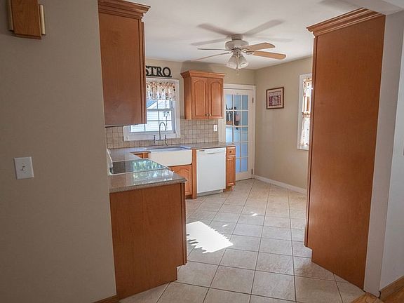 3rd image of 44 3rd St