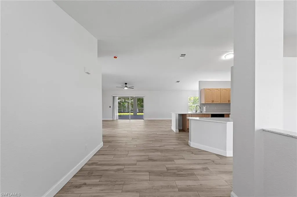 3 bed, 2.0 bath, 1946 sqft, $2,195 — Photo 4