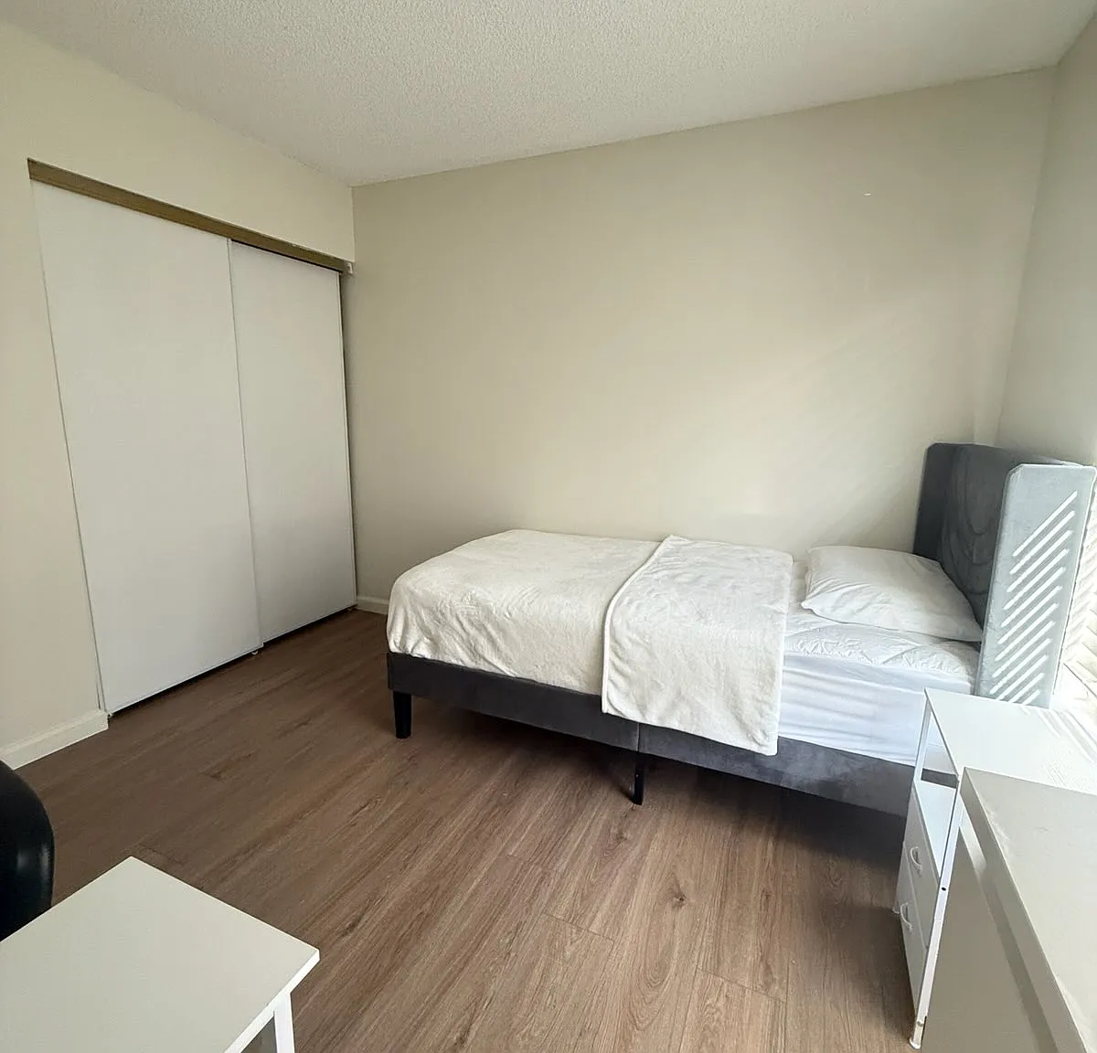 5 bed, 2000 sqft, $1,250 — Photo 1