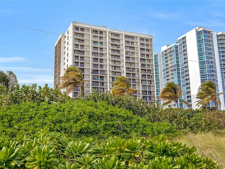 2625 Collins Ave #1609 — Photo 18