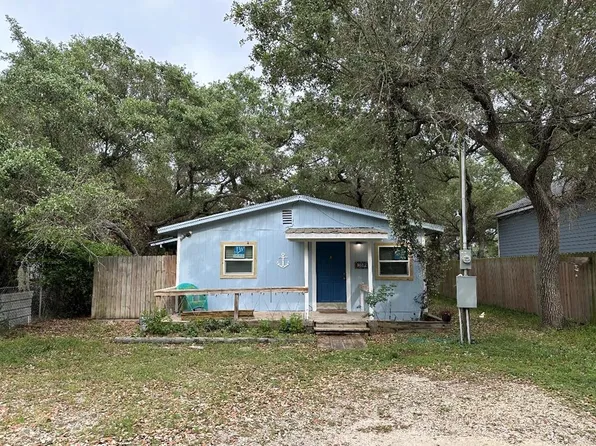 1612 Sammy Henderson St, Rockport, TX 78382