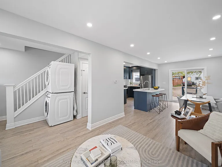 305 Weir St N #UPPER — Photo 3