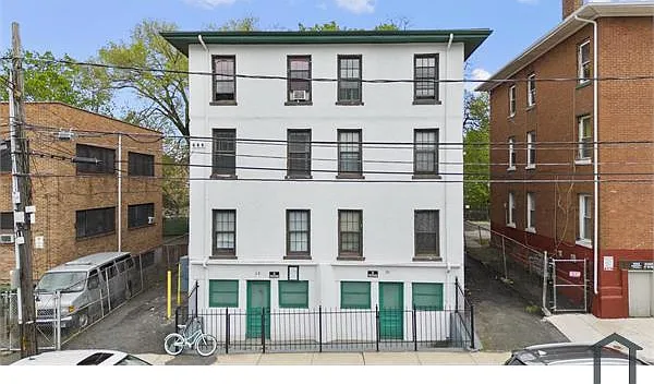 26 Lawrence St — Photo 4