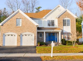 11 Ashley Ct, Danbury, CT 06810