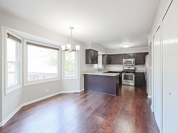 5th image of 2204 Oakdale Cir